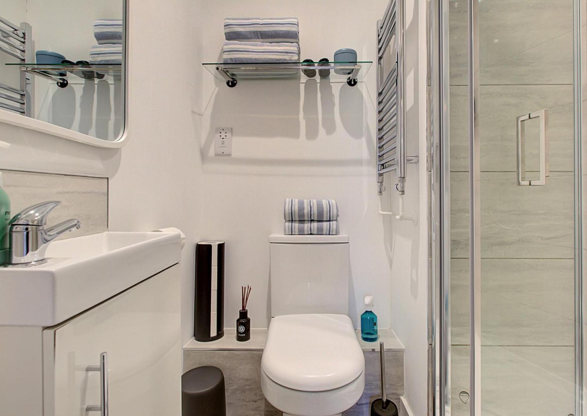 Stylish, Business Traveller Friendly Apartment, With Free Parking And Netflix Farnborough  Exterior foto