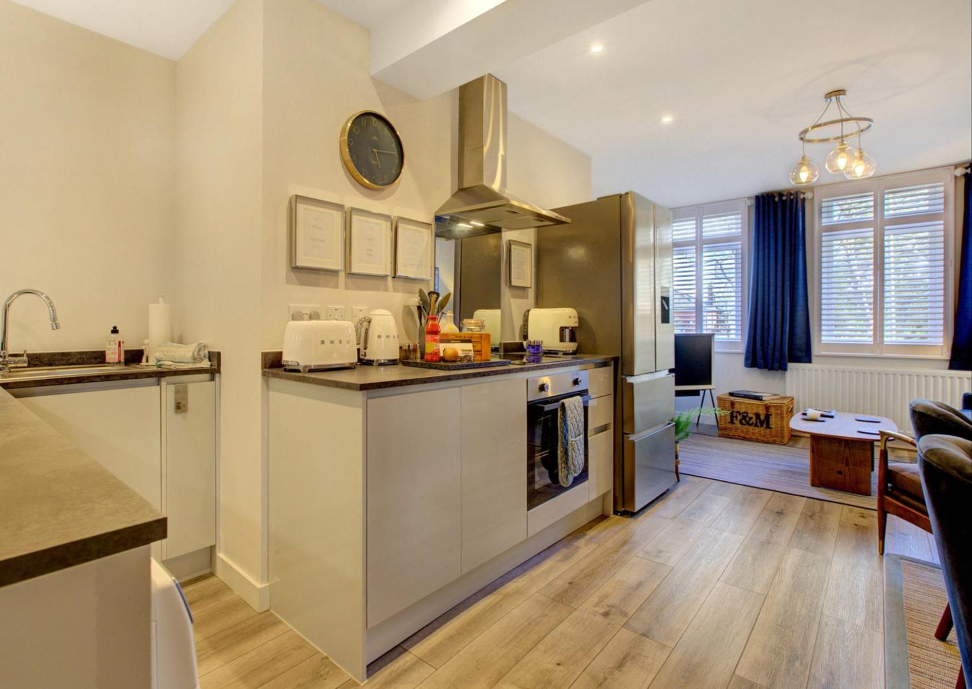 Stylish, Business Traveller Friendly Apartment, With Free Parking And Netflix Farnborough  Exterior foto